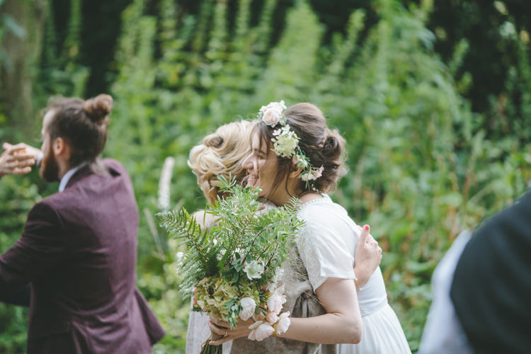 Delightfully Natural Pretty Garden Wedding http://www.elliegracephotography.co.uk/