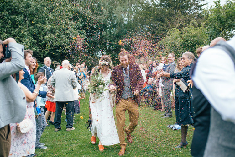 Delightfully Natural Pretty Garden Wedding http://www.elliegracephotography.co.uk/