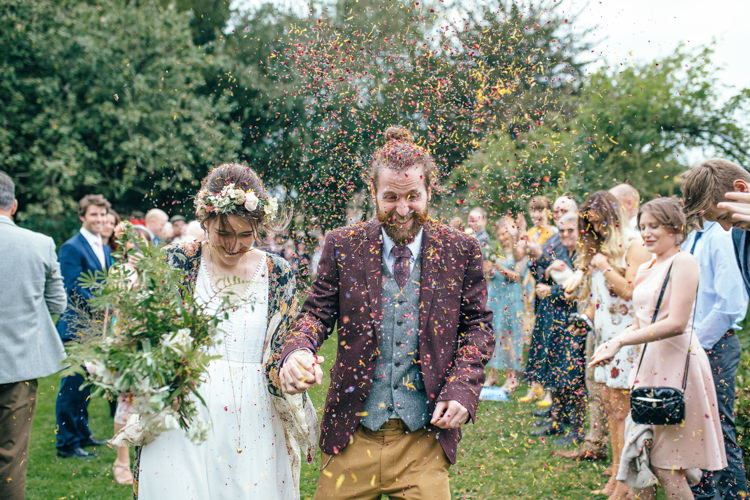Petal Confetti Throw Bride Groom Delightfully Natural Pretty Garden Wedding http://www.elliegracephotography.co.uk/