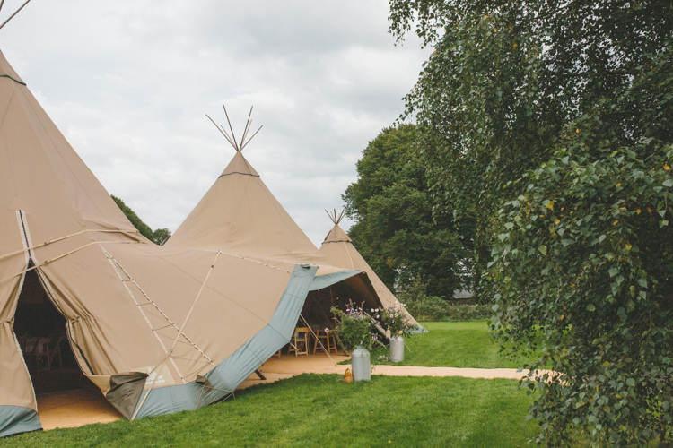 Delightfully Natural Pretty Garden Wedding http://www.elliegracephotography.co.uk/