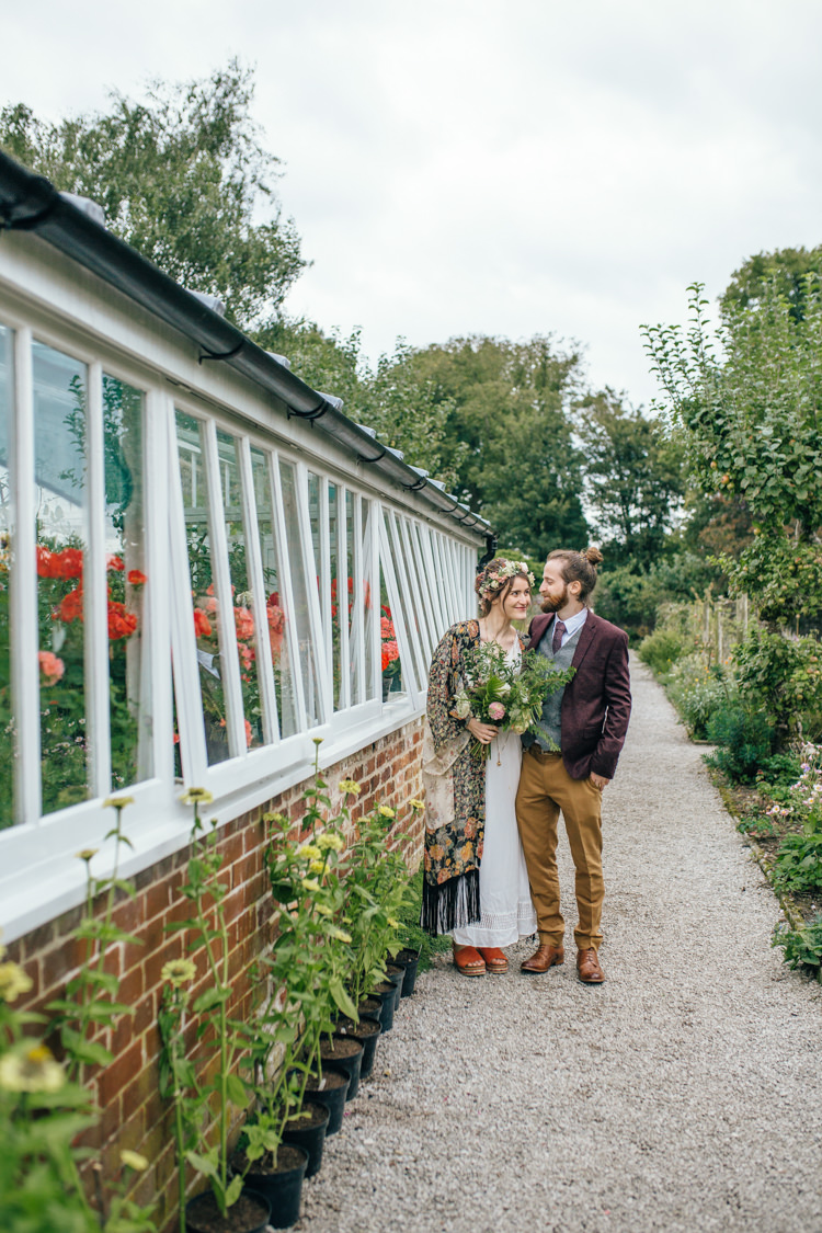 Delightfully Natural Pretty Garden Wedding http://www.elliegracephotography.co.uk/
