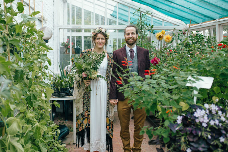 Delightfully Natural Pretty Garden Wedding http://www.elliegracephotography.co.uk/