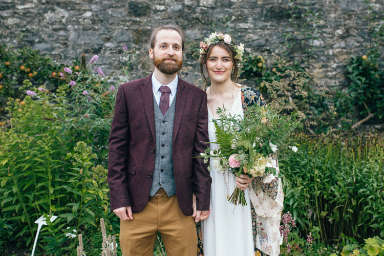 Delightfully Natural Pretty Garden Wedding http://www.elliegracephotography.co.uk/