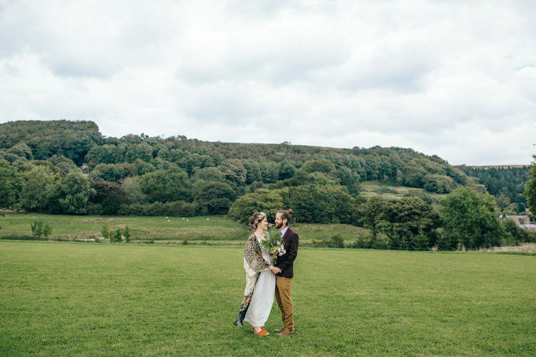 Delightfully Natural Pretty Garden Wedding http://www.elliegracephotography.co.uk/