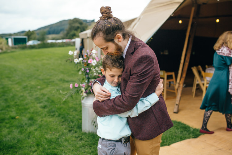 Delightfully Natural Pretty Garden Wedding http://www.elliegracephotography.co.uk/