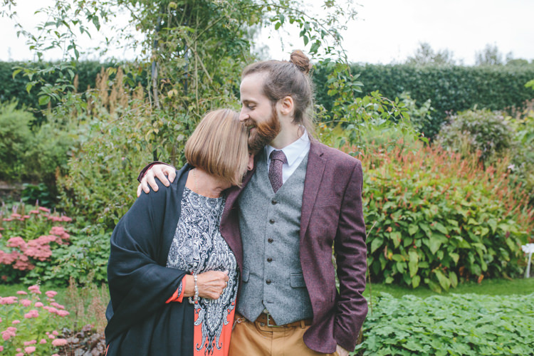 Delightfully Natural Pretty Garden Wedding http://www.elliegracephotography.co.uk/