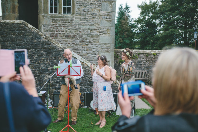 Delightfully Natural Pretty Garden Wedding http://www.elliegracephotography.co.uk/