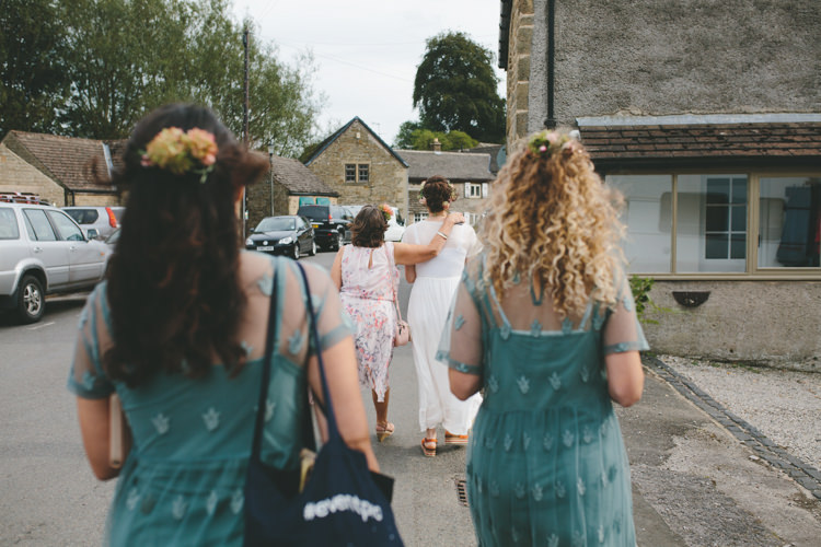 Delightfully Natural Pretty Garden Wedding http://www.elliegracephotography.co.uk/