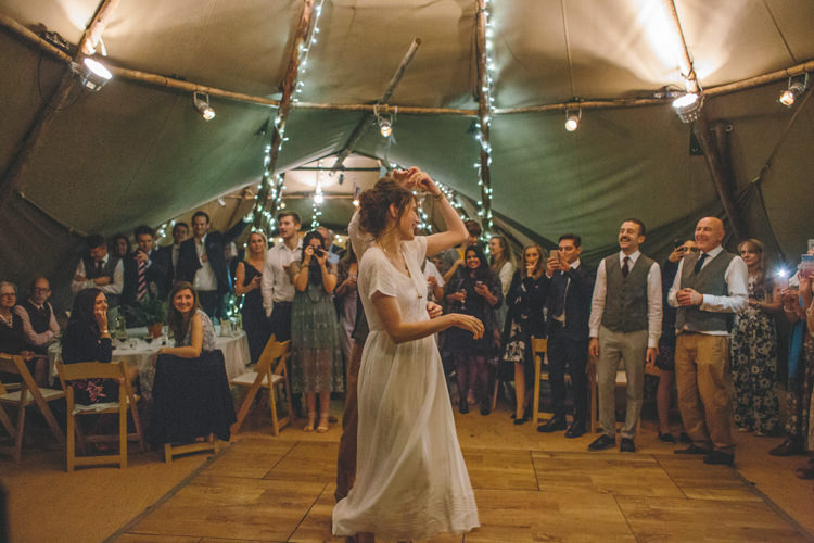 Delightfully Natural Pretty Garden Wedding http://www.elliegracephotography.co.uk/