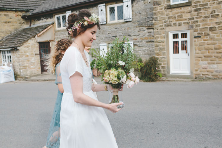 Delightfully Natural Pretty Garden Wedding http://www.elliegracephotography.co.uk/