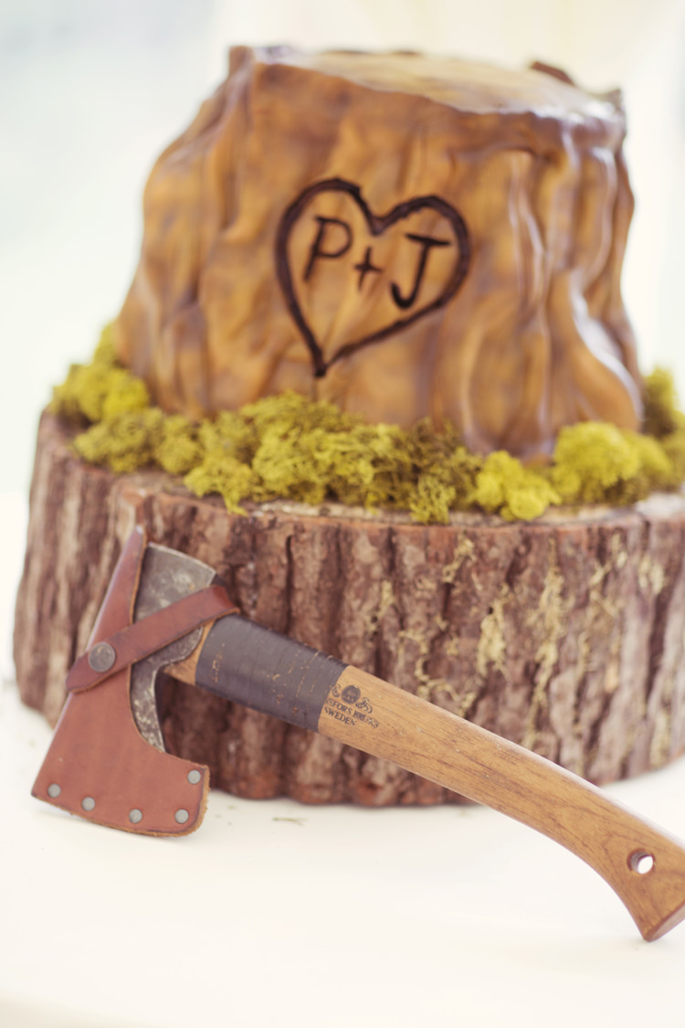 Log Stump Cake Axe Whimsical Woodland Autumn Wedding http://www.rebeccaweddingphotography.co.uk/ 