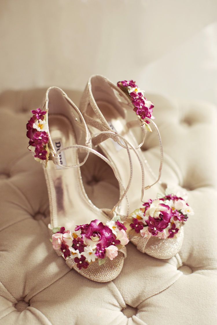 Real Petal Flower Shoes Bride Bridal Whimsical Woodland Autumn Wedding http://www.rebeccaweddingphotography.co.uk/ 
