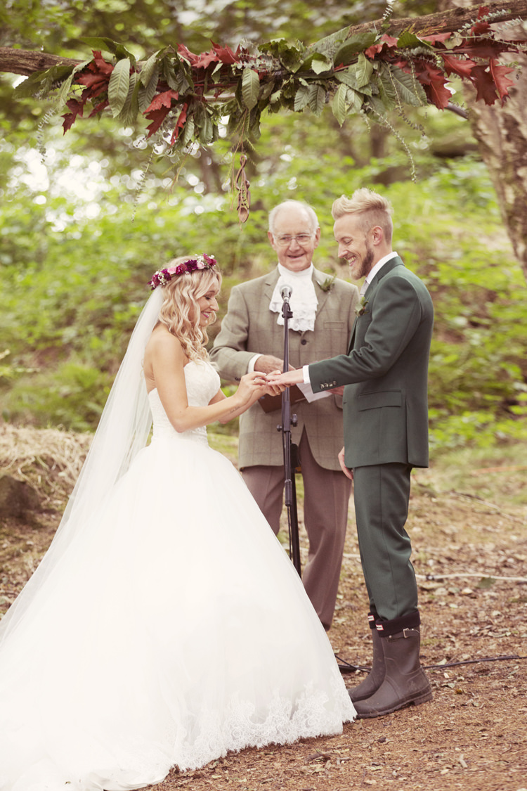 Whimsical Woodland Autumn Wedding http://www.rebeccaweddingphotography.co.uk/
