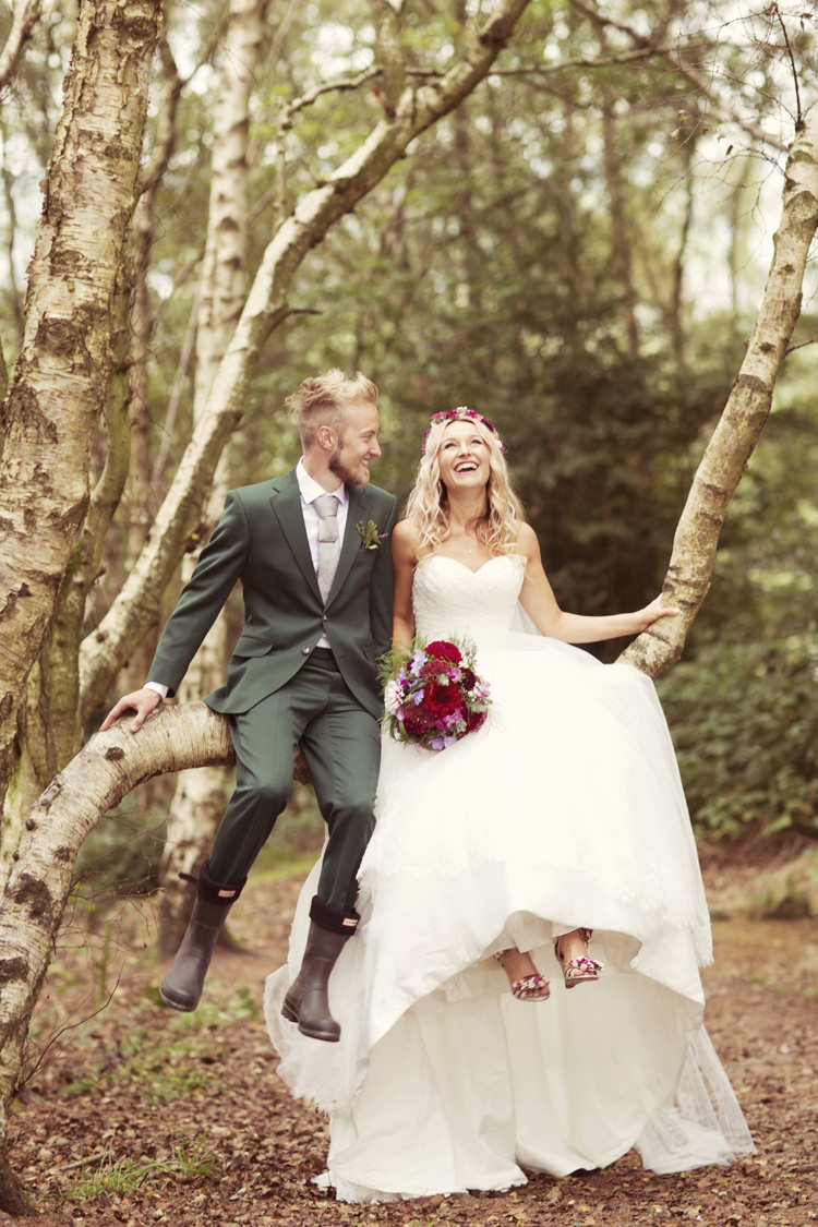 Whimsical Woodland Autumn Wedding http://www.rebeccaweddingphotography.co.uk/ 