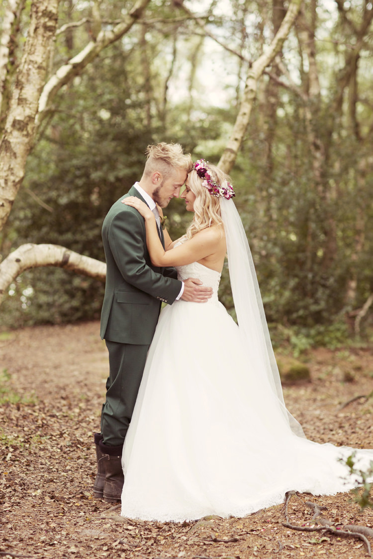 Whimsical Woodland Autumn Wedding http://www.rebeccaweddingphotography.co.uk/