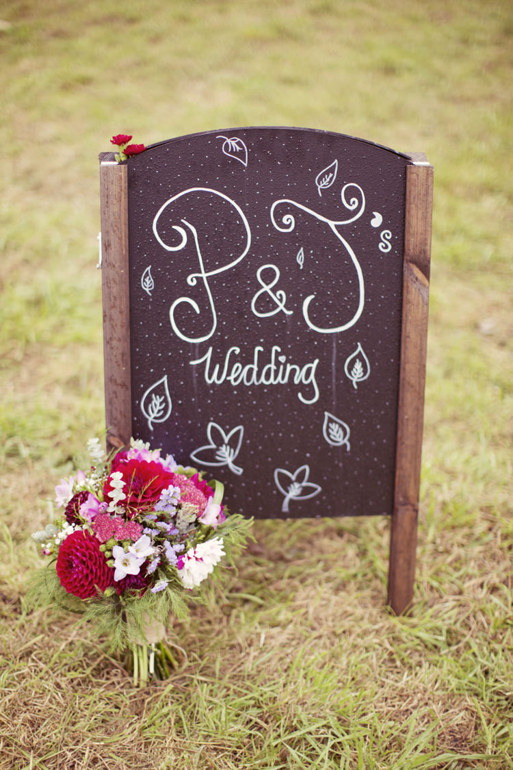 Welcome Sign Black Chalk Board Whimsical Woodland Autumn Wedding http://www.rebeccaweddingphotography.co.uk/