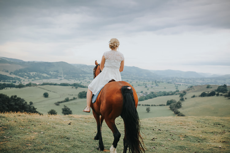 DIY Farm Weekend Long Wedding http://www.nestalloyd.co.uk/