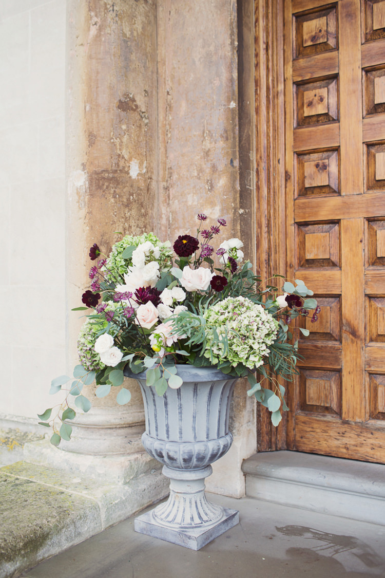 Red Burgundy Dahlia Blush Flowers Urn Decor Foliage Rose Antler Feather Stunning Countryside Wedding http://www.cottoncandyweddings.co.uk/