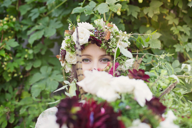 Red Burgundy Dahlia Blush Bouquet Flowers Bride Bridal Foliage Rose Antler Feather Stunning Countryside Wedding http://www.cottoncandyweddings.co.uk/