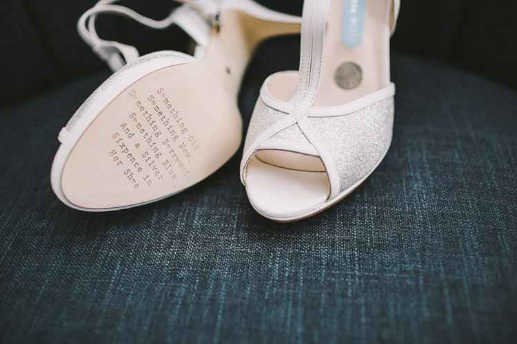Charlotte Mills Shpes Fun-Loving Low Key Pub Wedding https://www.oliviajudah.co.uk/