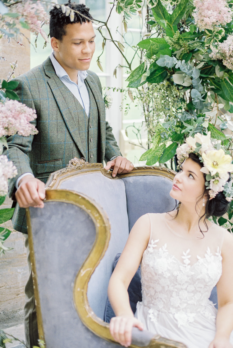 Ethereal Soft Fine Art Wedding Ideas http://lizbakerphotography.co.uk/