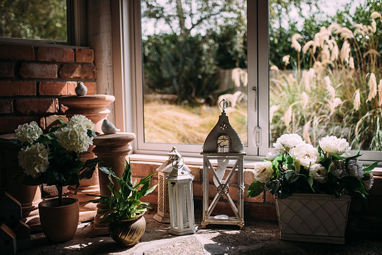 Beautiful Lilac Garden Wedding New Zealand http://www.levienphotography.com/