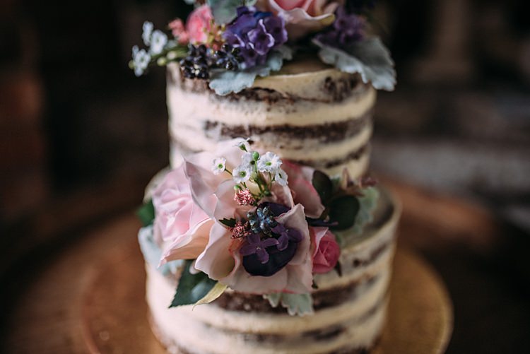 Beautiful Lilac Garden Wedding New Zealand http://www.levienphotography.com/