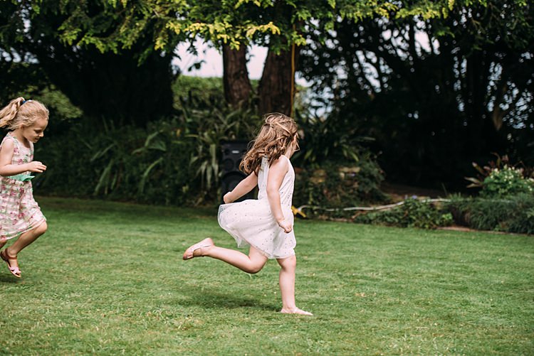 Beautiful Lilac Garden Wedding New Zealand http://www.levienphotography.com/