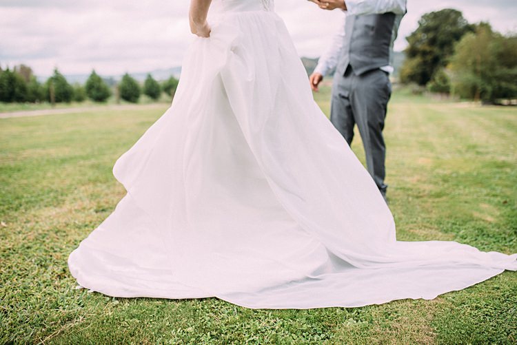 Beautiful Lilac Garden Wedding New Zealand http://www.levienphotography.com/