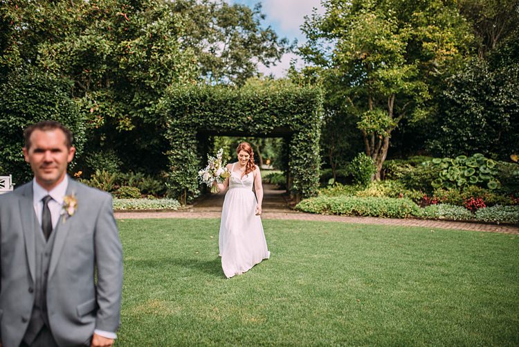 Beautiful Lilac Garden Wedding New Zealand http://www.levienphotography.com/