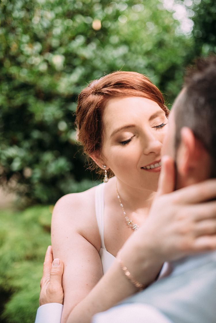 Beautiful Lilac Garden Wedding New Zealand http://www.levienphotography.com/