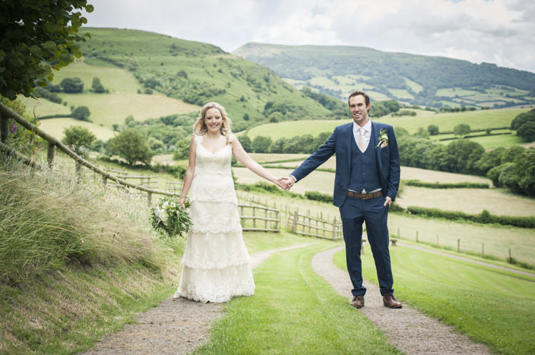 Chilled Country Boho White Green Wedding http://eleanorjaneweddings.co.uk/