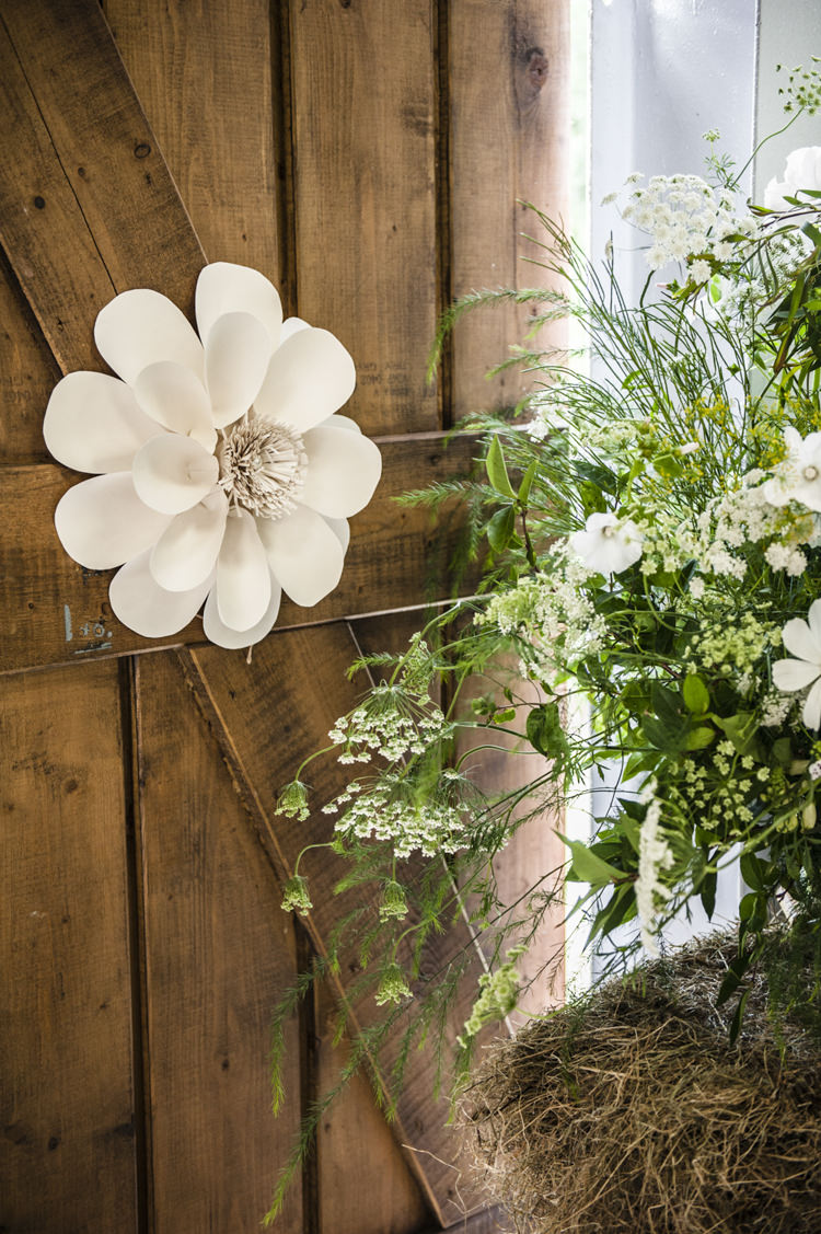 Chilled Country Boho White Green Wedding http://eleanorjaneweddings.co.uk/