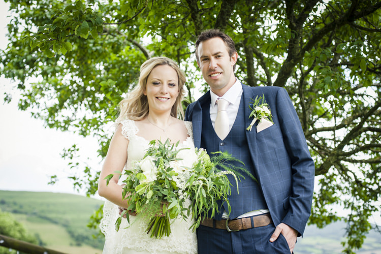 Chilled Country Boho White Green Wedding http://eleanorjaneweddings.co.uk/