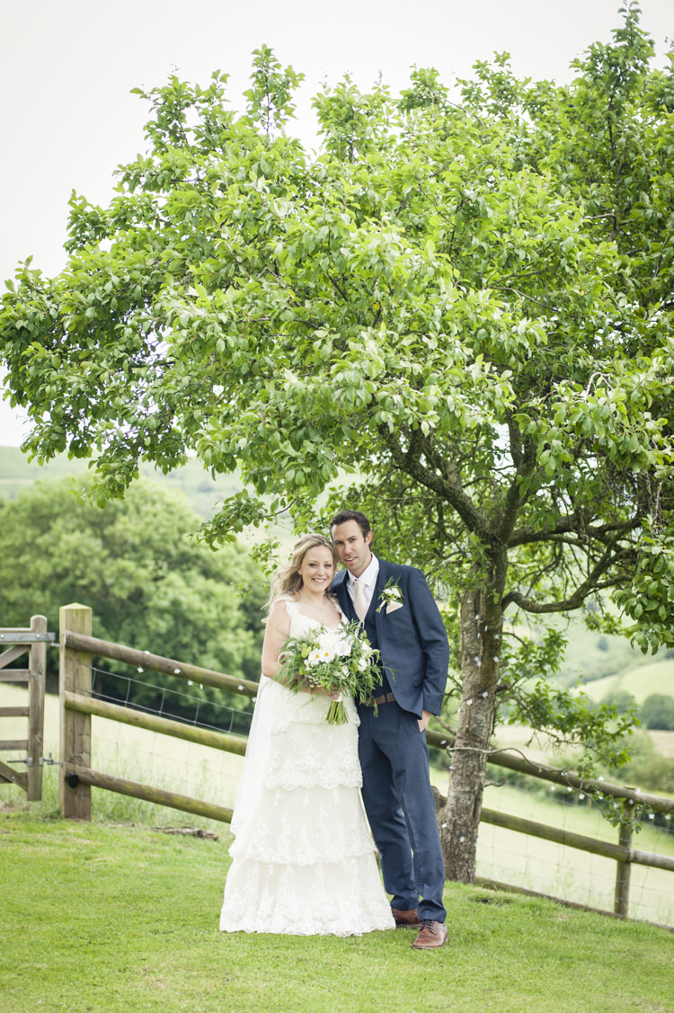 Chilled Country Boho White Green Wedding http://eleanorjaneweddings.co.uk/