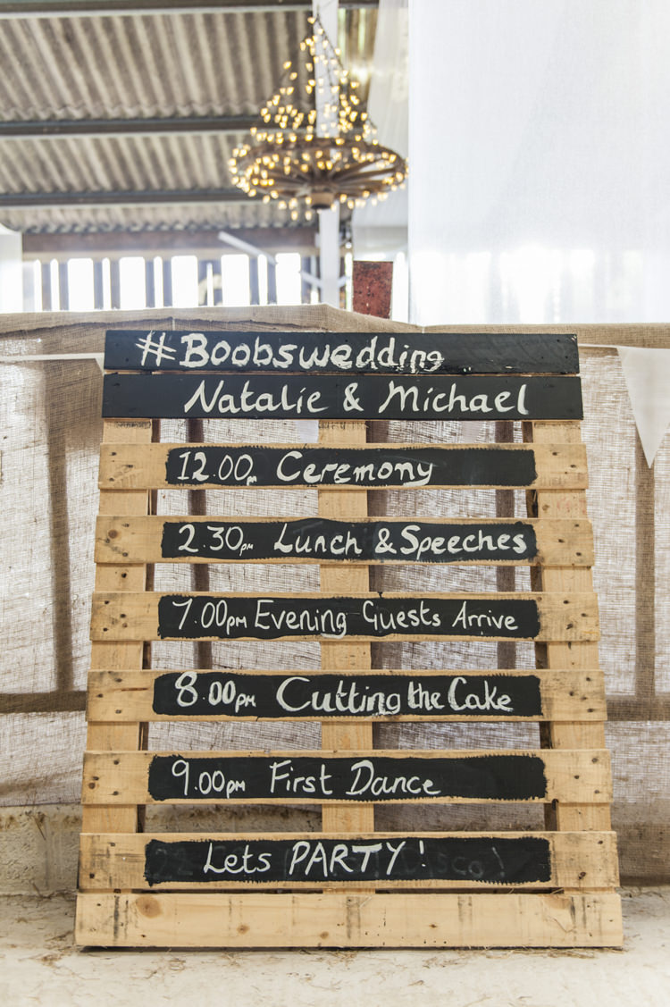 Pallet Sign Wooden Rustic Chilled Country Boho White Green Wedding http://eleanorjaneweddings.co.uk/