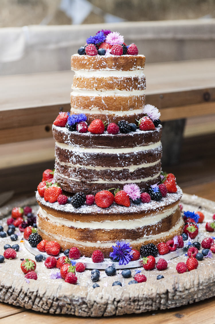 Naked Cake Sponge Flowers Log Chilled Country Boho White Green Wedding http://eleanorjaneweddings.co.uk/