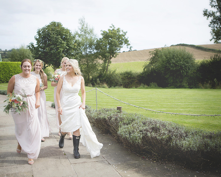 Pastel Pretty Flower Garden Style Wedding http://katrinamatthewsphotography.co.uk/