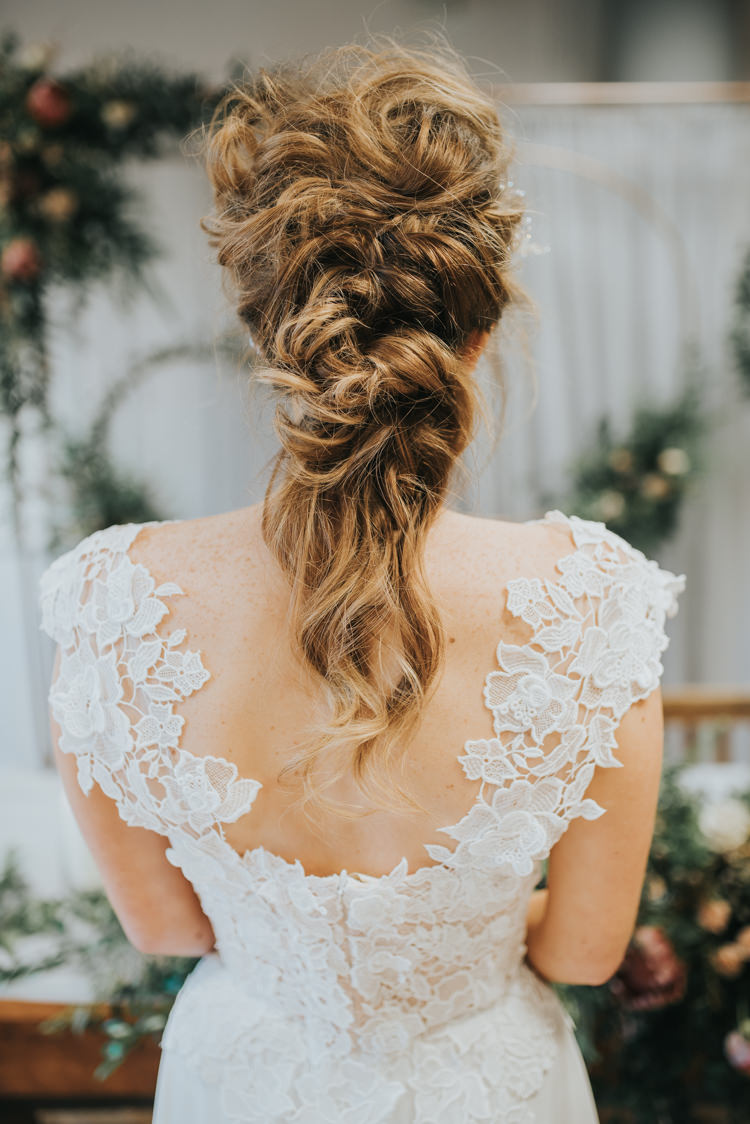 Hair Bride Bridal Style Messy Rustic Industrial Into The Wild Greenery Wedding Ideas http://www.ivoryfayre.com/