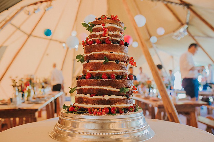Naked Cake Sponge Layer Fruit Cream Berries Family Friendly Summer Tipi Outdoor Wedding http://www.brookrosephotography.co.uk/