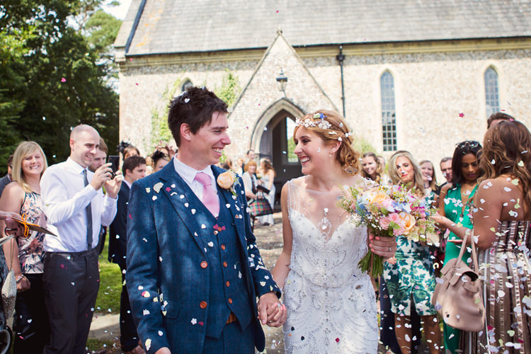 Confetti Throw Relaxed Festival Tipi Wedding http://www.cottoncandyweddings.co.uk/