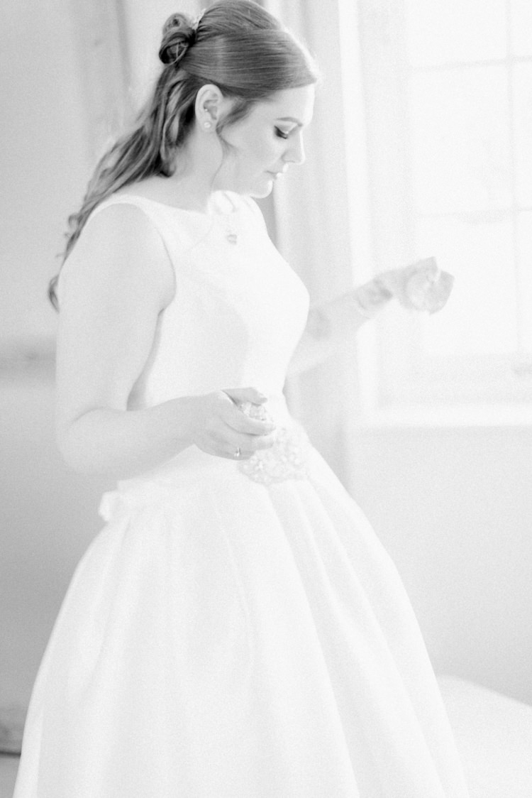 Modern Rustic Ivory Barn Wedding http://vickylamburn.com/