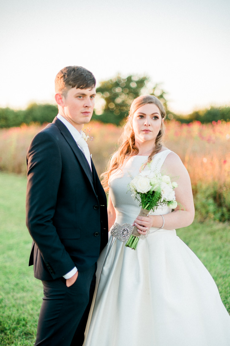 Modern Rustic Ivory Barn Wedding http://vickylamburn.com/
