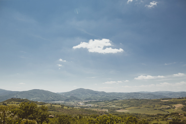 Beautifully Intimate Open Air Wedding Umbria http://www.edpeers.com/