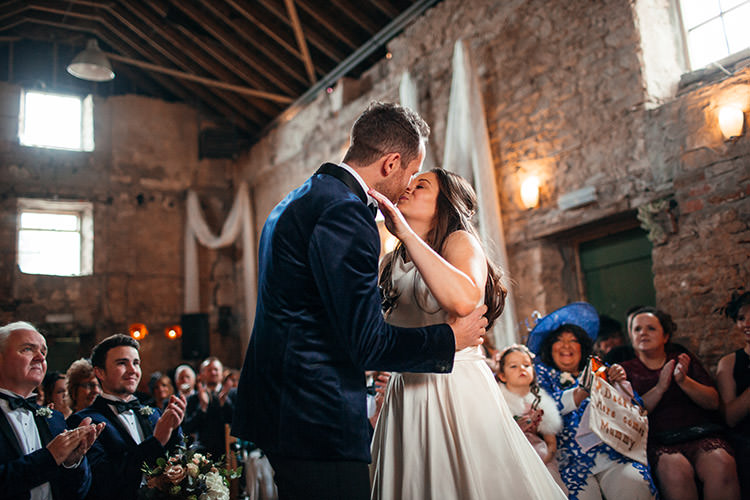 Stylish Winter Glamour Wedding http://lunaweddings.co.uk/