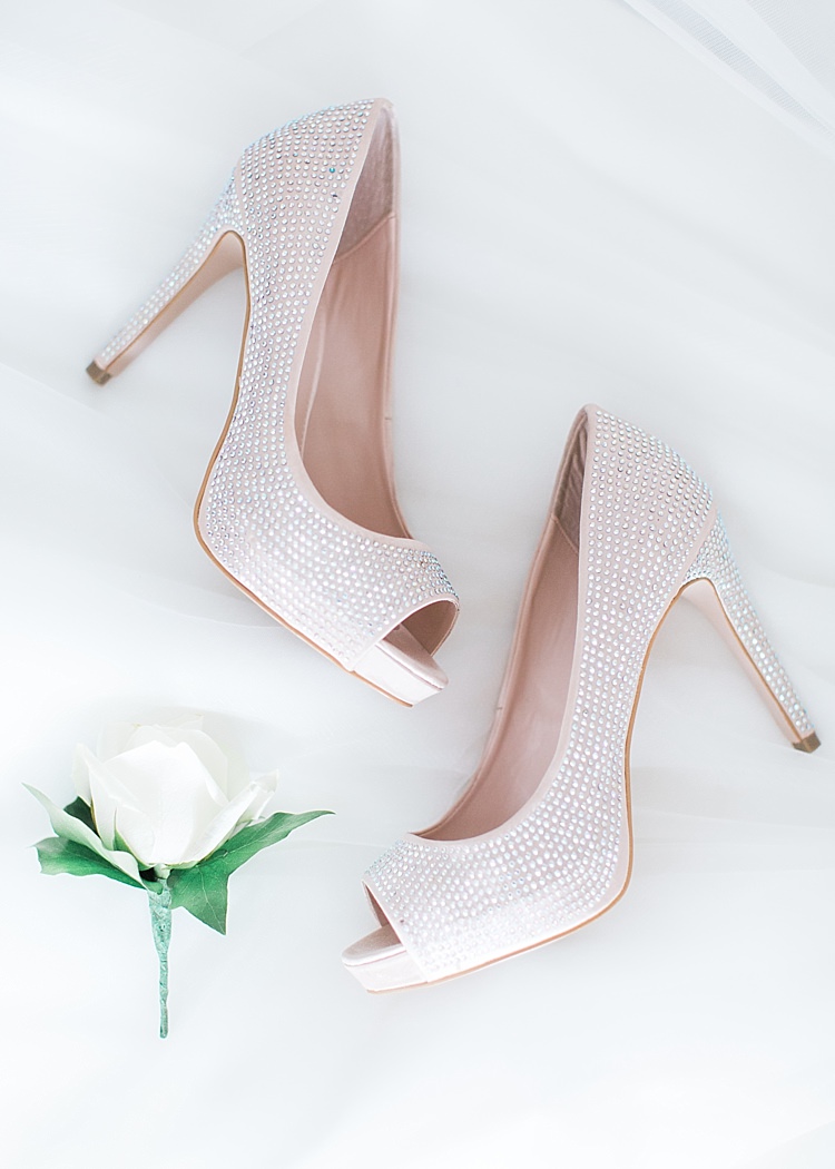 Romantic Soft Pastels Barn Wedding http://www.sungblue.com/