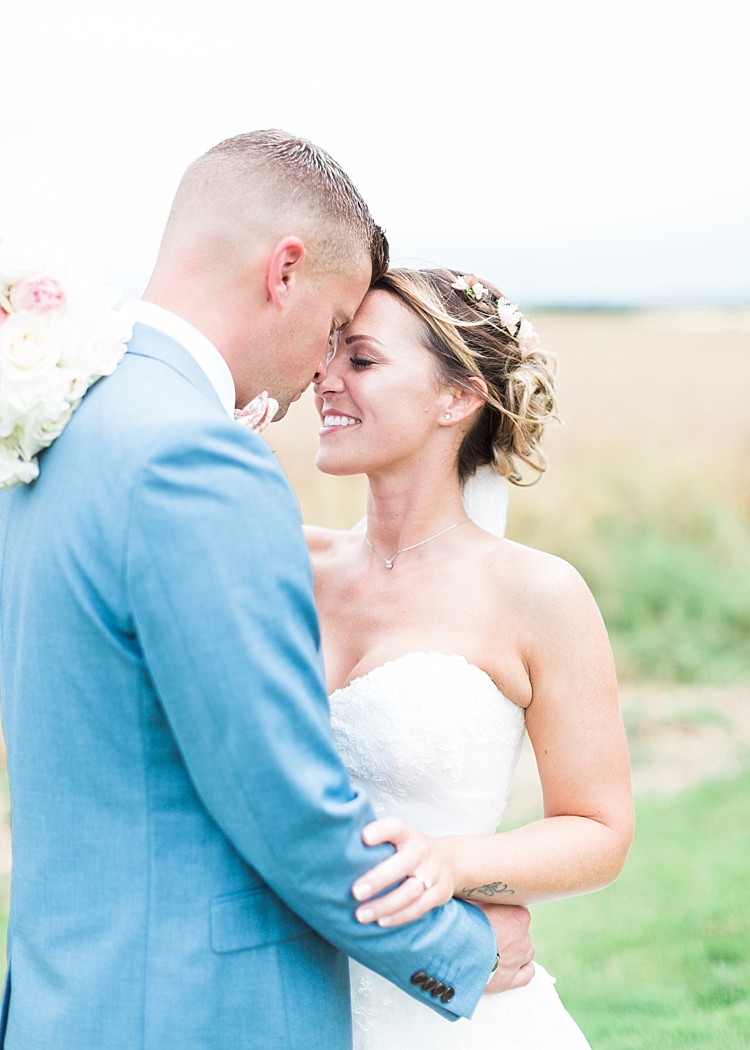 Romantic Soft Pastels Barn Wedding http://www.sungblue.com/