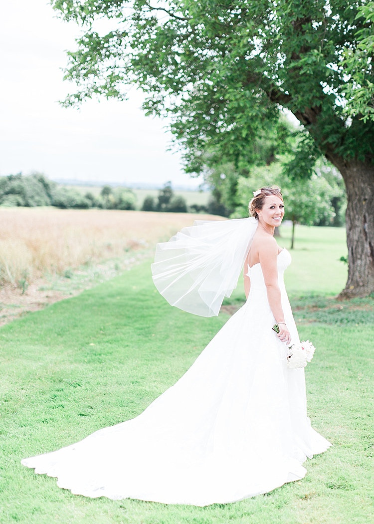 Romantic Soft Pastels Barn Wedding http://www.sungblue.com/