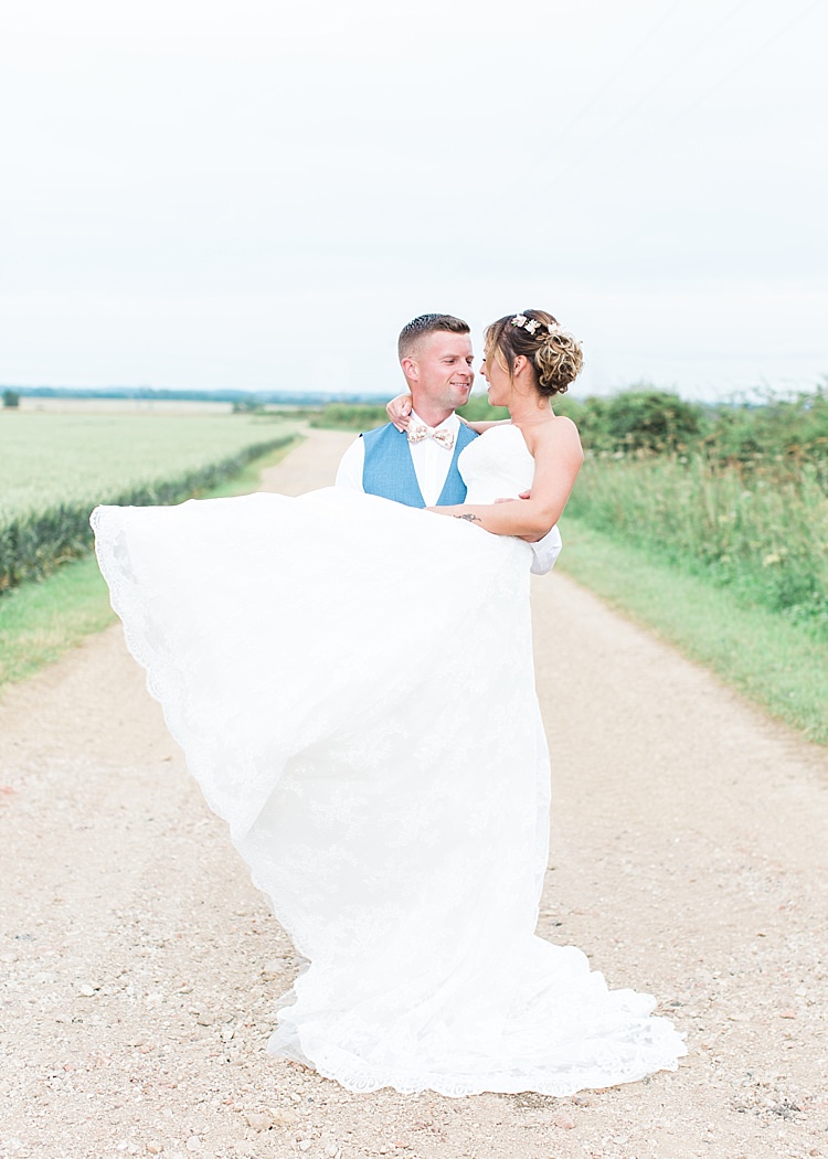 Romantic Soft Pastels Barn Wedding http://www.sungblue.com/
