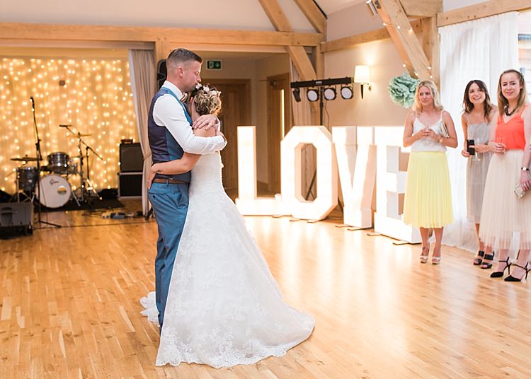 Romantic Soft Pastels Barn Wedding http://www.sungblue.com/